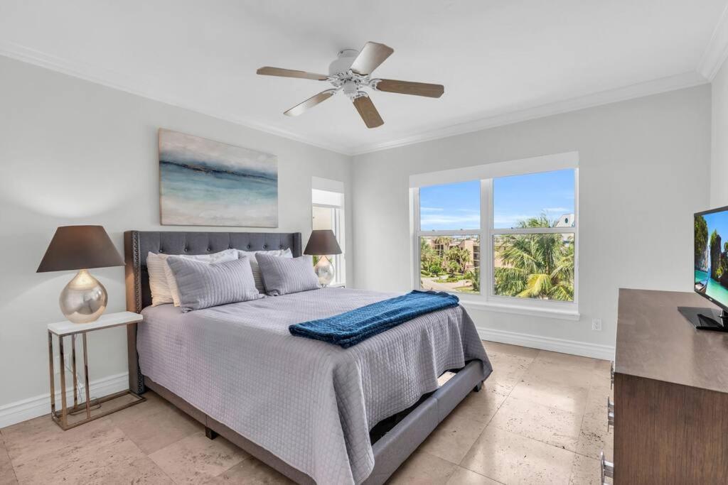 Apartment Beachfront Luxury Living On Vanderbilt *