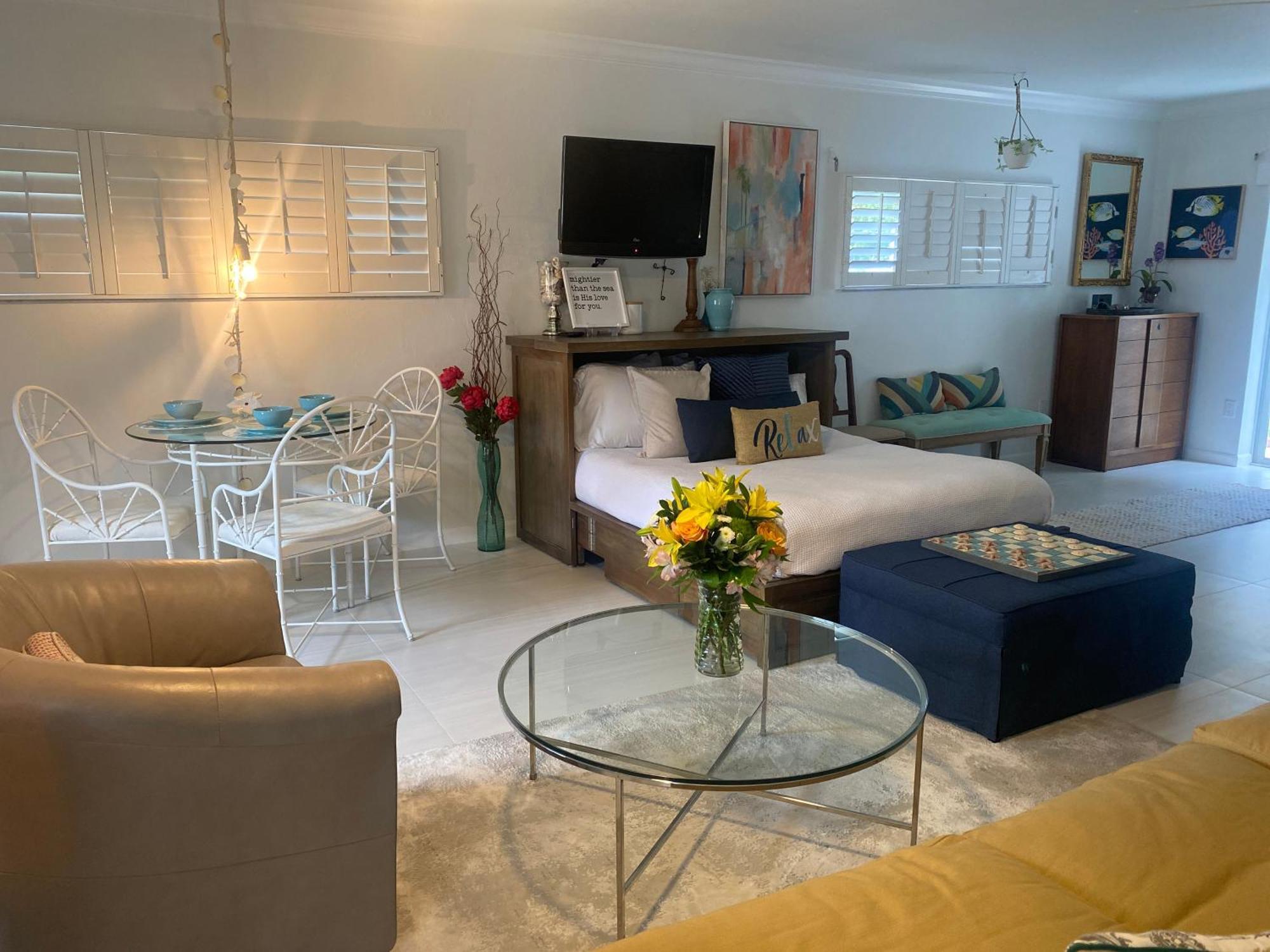 Apartment Closest To Vanderbilt Beach, New Remodel, Well Appointed, Bbq, Yard, Very Private Many Extras! *