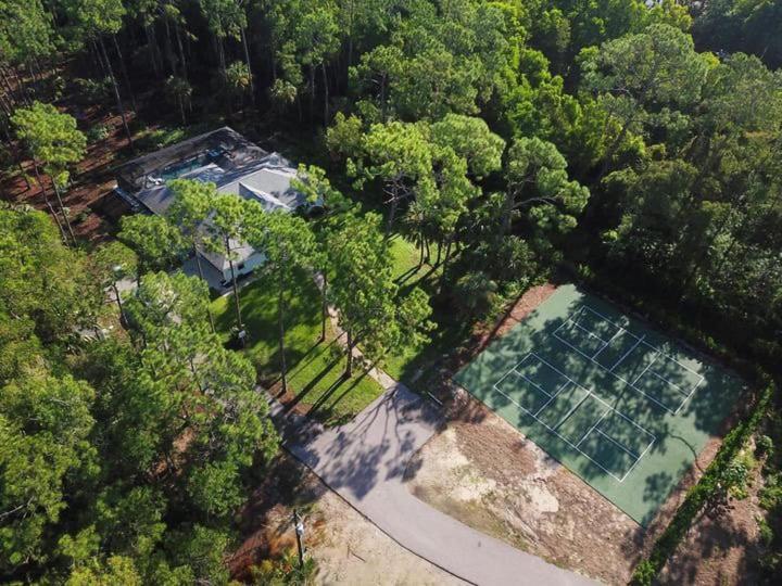 Luxury Family Pool, Jacuzzi, 2 Pickleball Court, Ping Pong Table Very Private Sleeps 8 * Naples