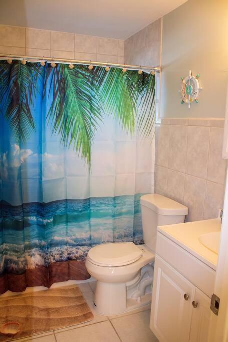 697 Near Beach, Fenced Doggie Area, Cozy Home, Large Driveway *