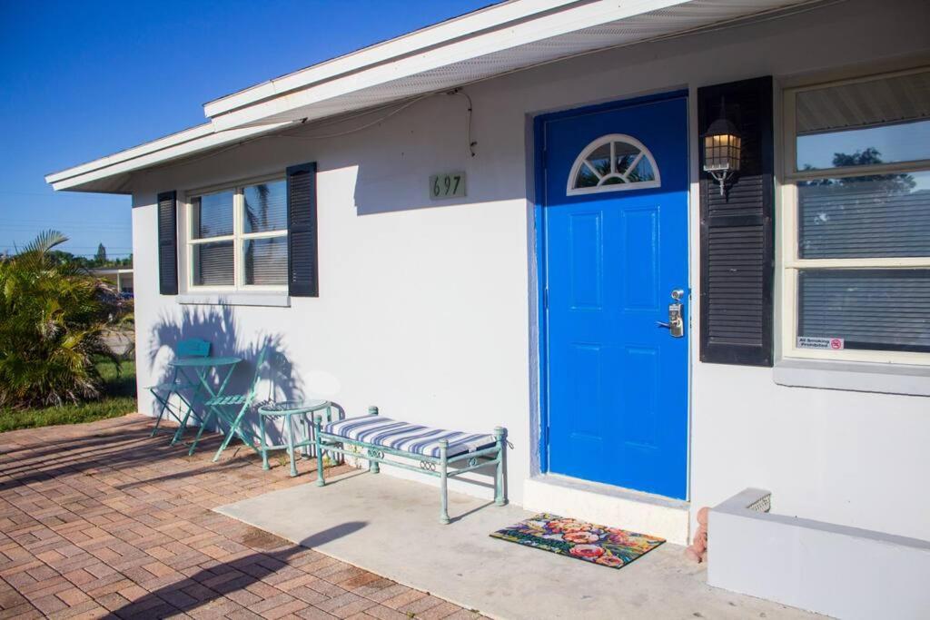 Apartment 697 Near Beach, Fenced Doggie Area, Cozy Home, Large Driveway Naples