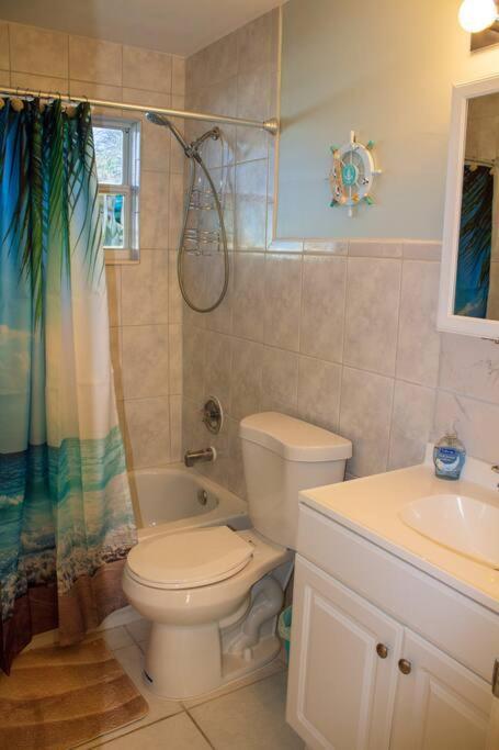 697 Near Beach, Fenced Doggie Area, Cozy Home, Large Driveway Naples