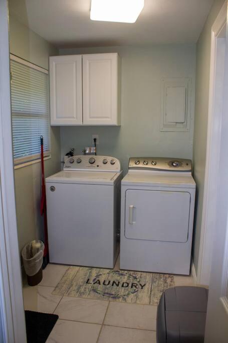 Apartment 697 Near Beach, Fenced Doggie Area, Cozy Home, Large Driveway Naples