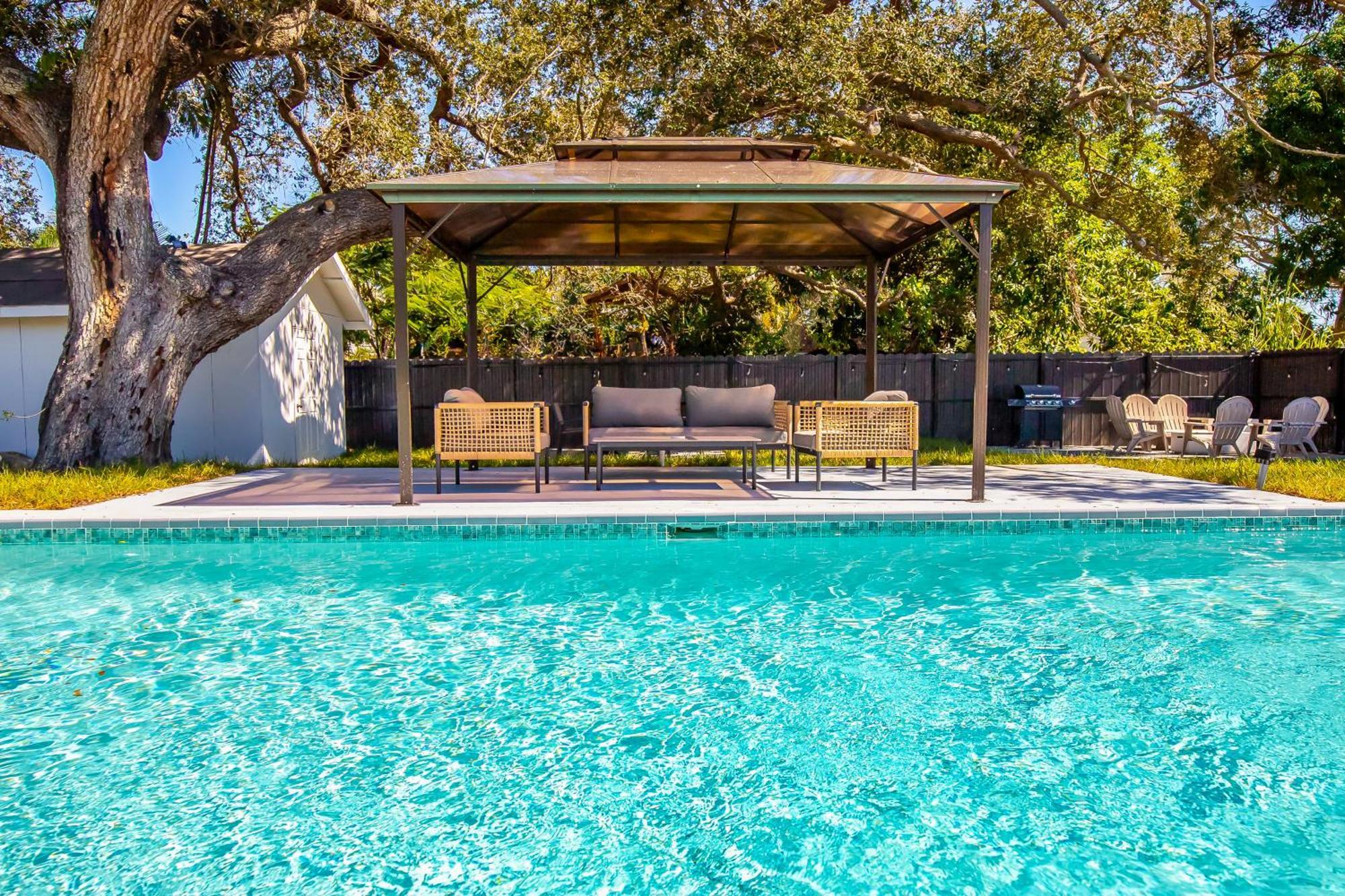 Unique Pool - Mykonos! 2miles To Downtown Attached *