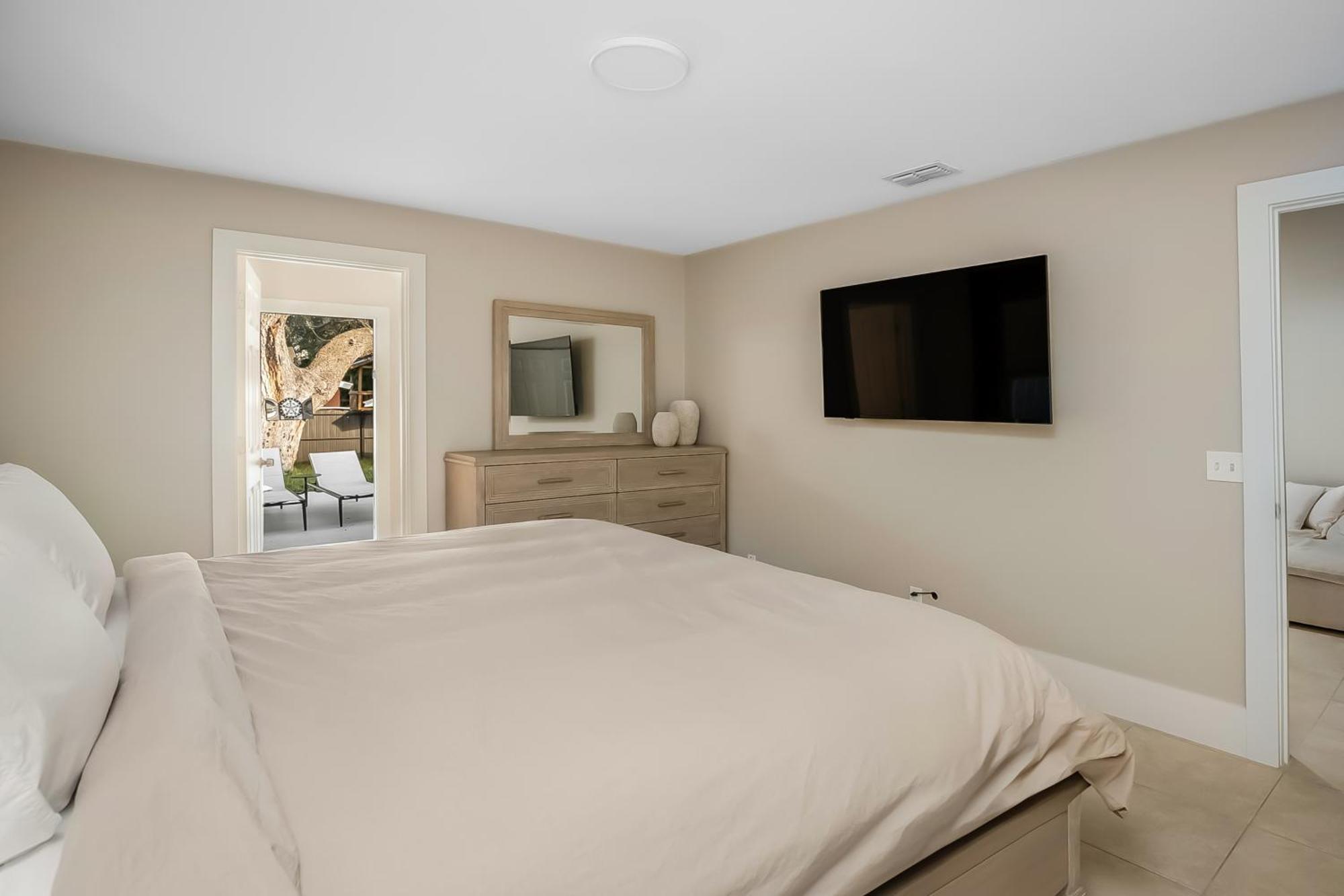 Unique Pool - Mykonos! 2miles To Downtown Attached * Naples