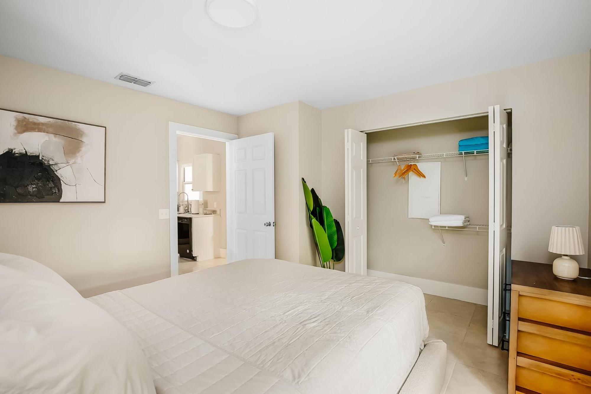 Unique Pool - Mykonos! 2miles To Downtown Attached * Naples