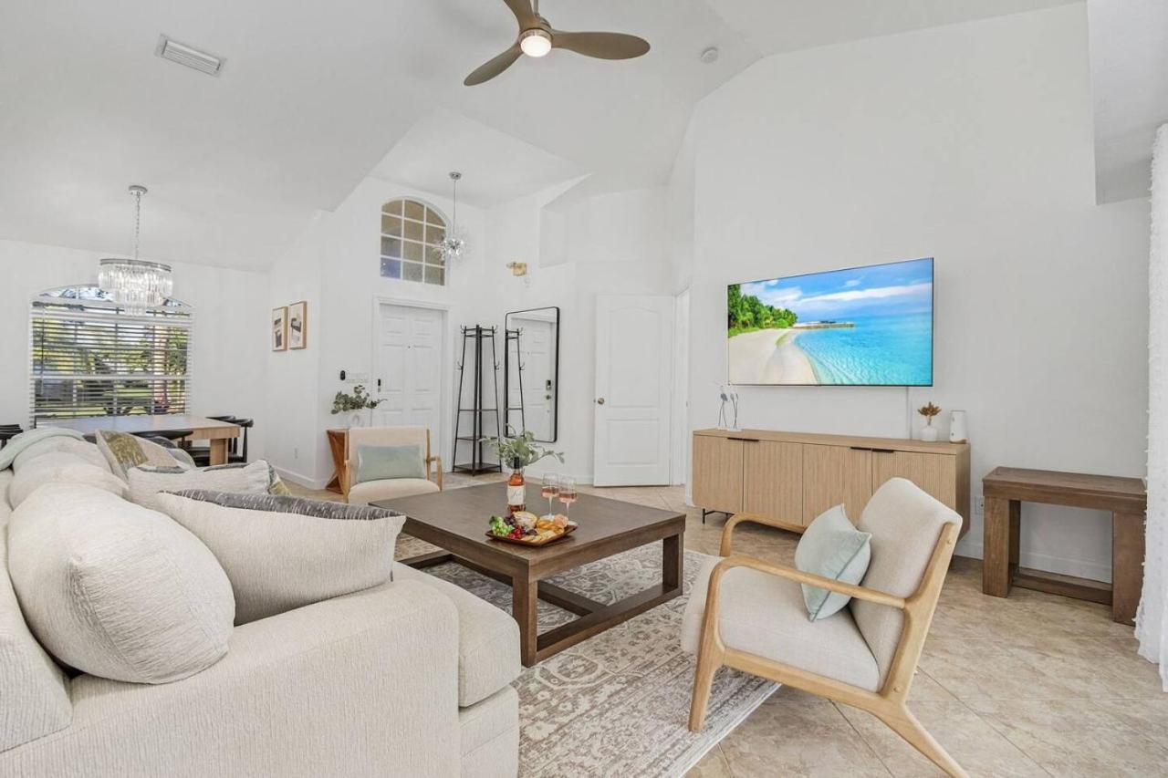 Serene Pool In Gated Community-naples Holiday home *