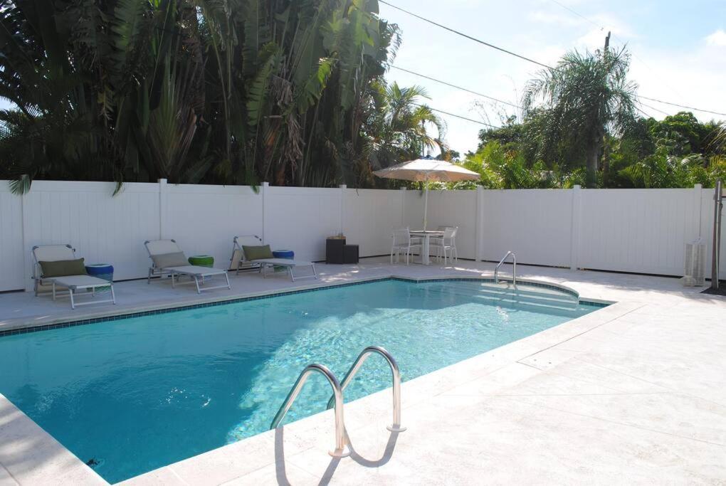 The Pop Hauz - Large Pool House Naples
