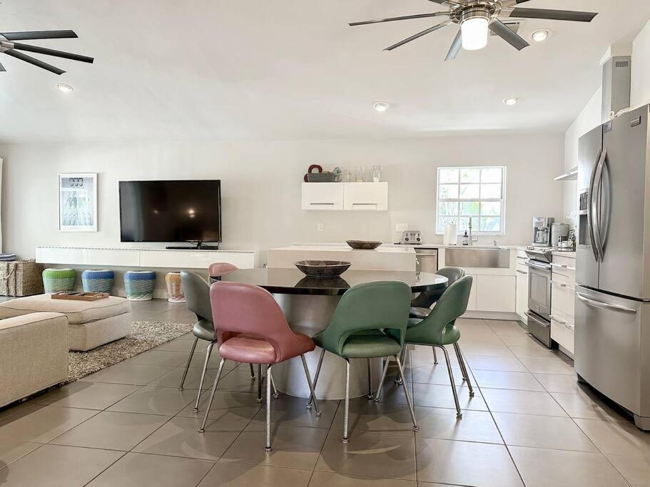 The Pop Hauz - Large Pool House Naples