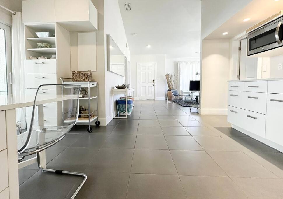 The Pop Hauz - Large Pool House Naples