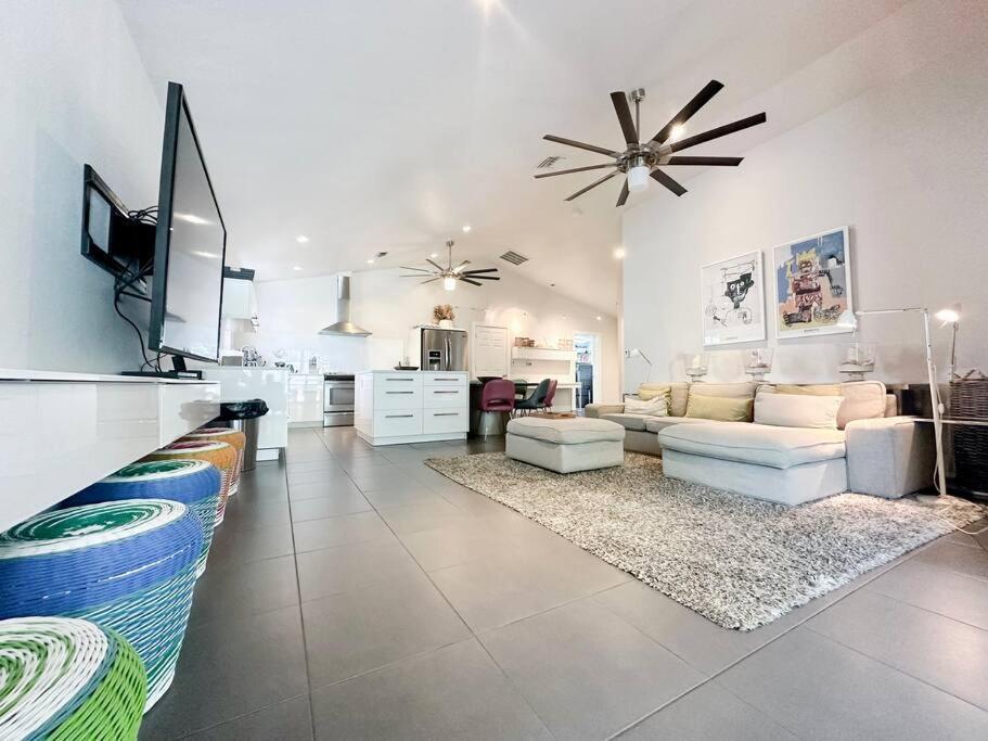 The Pop Hauz - Large Pool House Holiday home