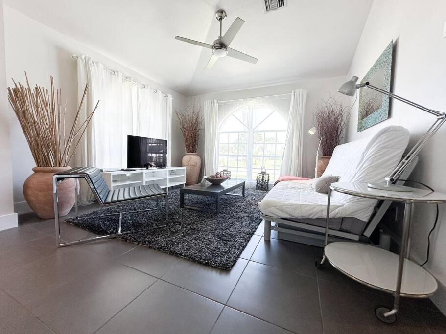 The Pop Hauz - Large Pool House Holiday home Naples