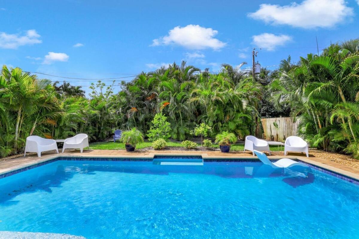 Bike To Beach, Heated Pool, Sleeps 12 Holiday home *