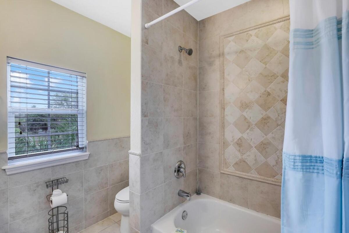 Bike To Beach, Heated Pool, Sleeps 12 Holiday home Naples