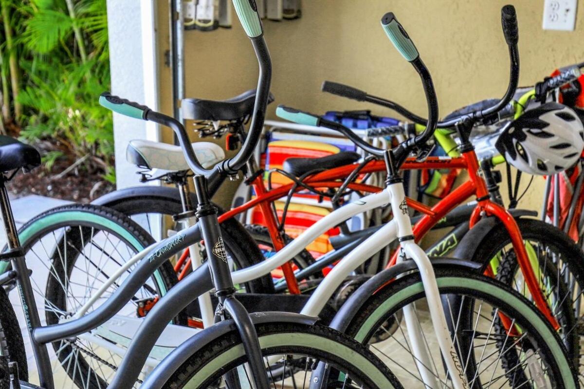 Holiday home Bike To Beach, Heated Pool, Sleeps 12 Naples