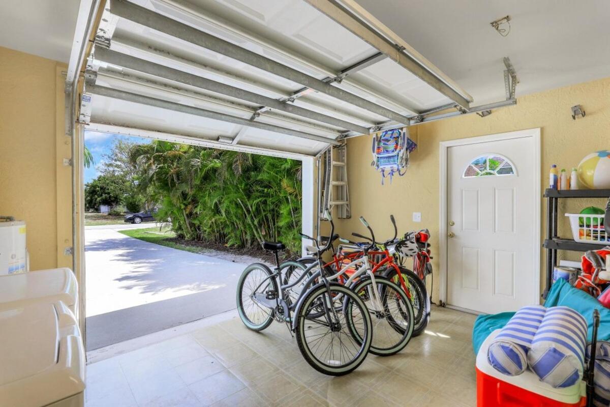 Bike To Beach, Heated Pool, Sleeps 12 Holiday home *