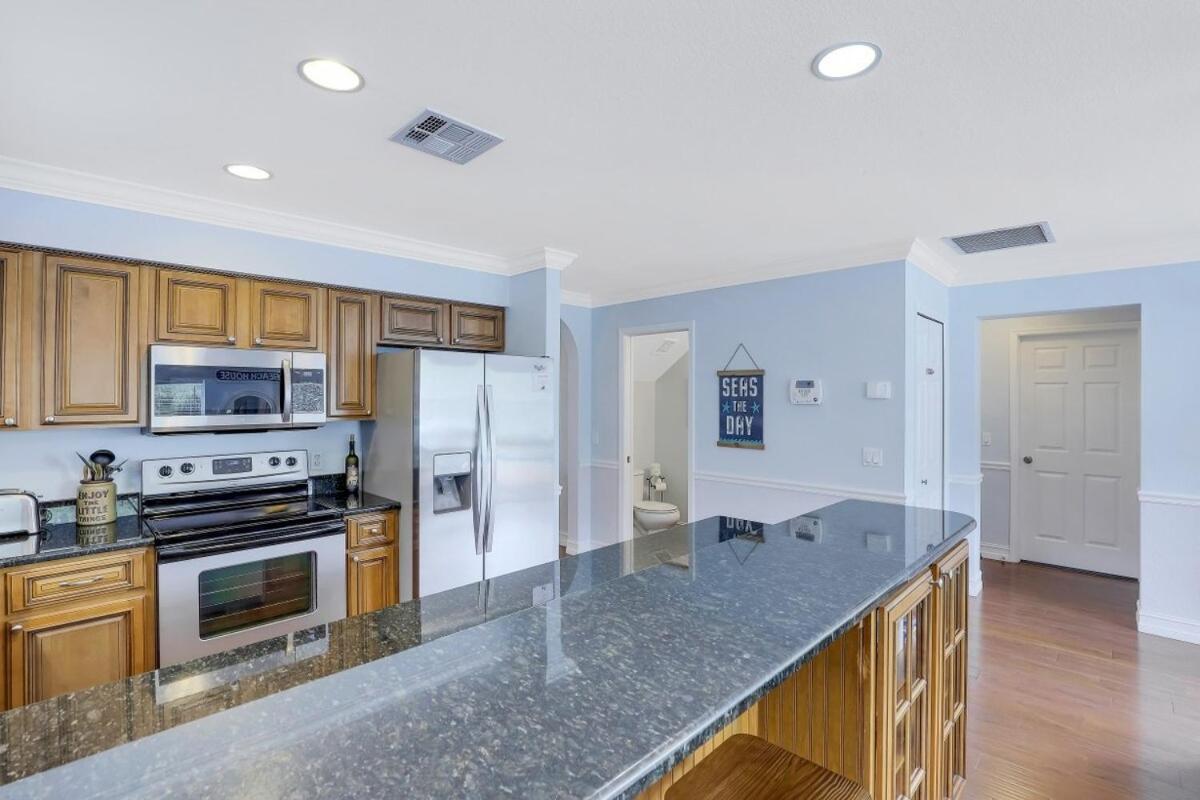 Bike To Beach, Heated Pool, Sleeps 12 *