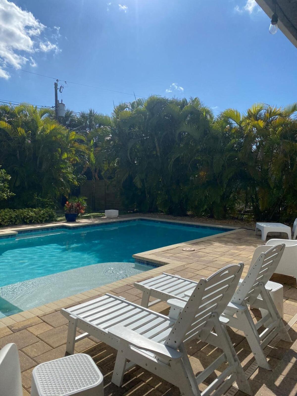 Bike To Beach, Heated Pool, Sleeps 12