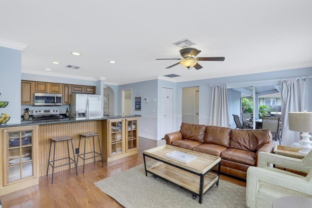 Bike To Beach, Heated Pool, Sleeps 12 Holiday home Naples