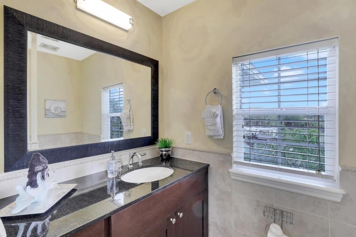 Holiday home Bike To Beach, Heated Pool, Sleeps 12 Naples