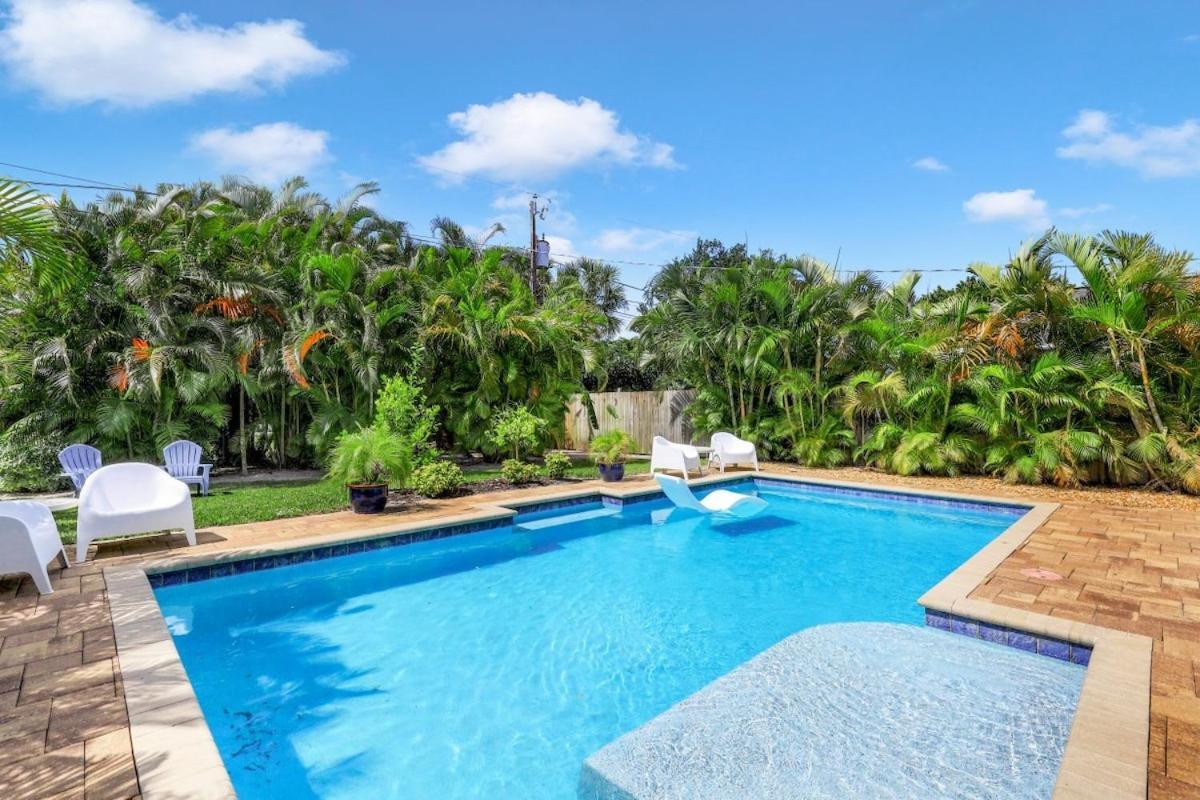 Bike To Beach, Heated Pool, Sleeps 12 Holiday home *