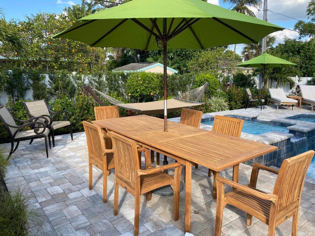 Luxury Abounds At Vanderbilt Pool & * Naples