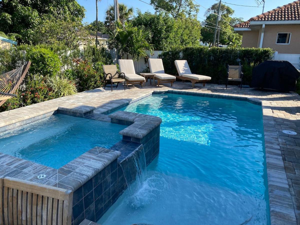 Luxury Abounds At Vanderbilt Pool & * Naples