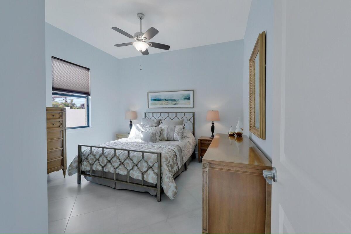 Holiday home Luxury Abounds At Vanderbilt Pool & Naples