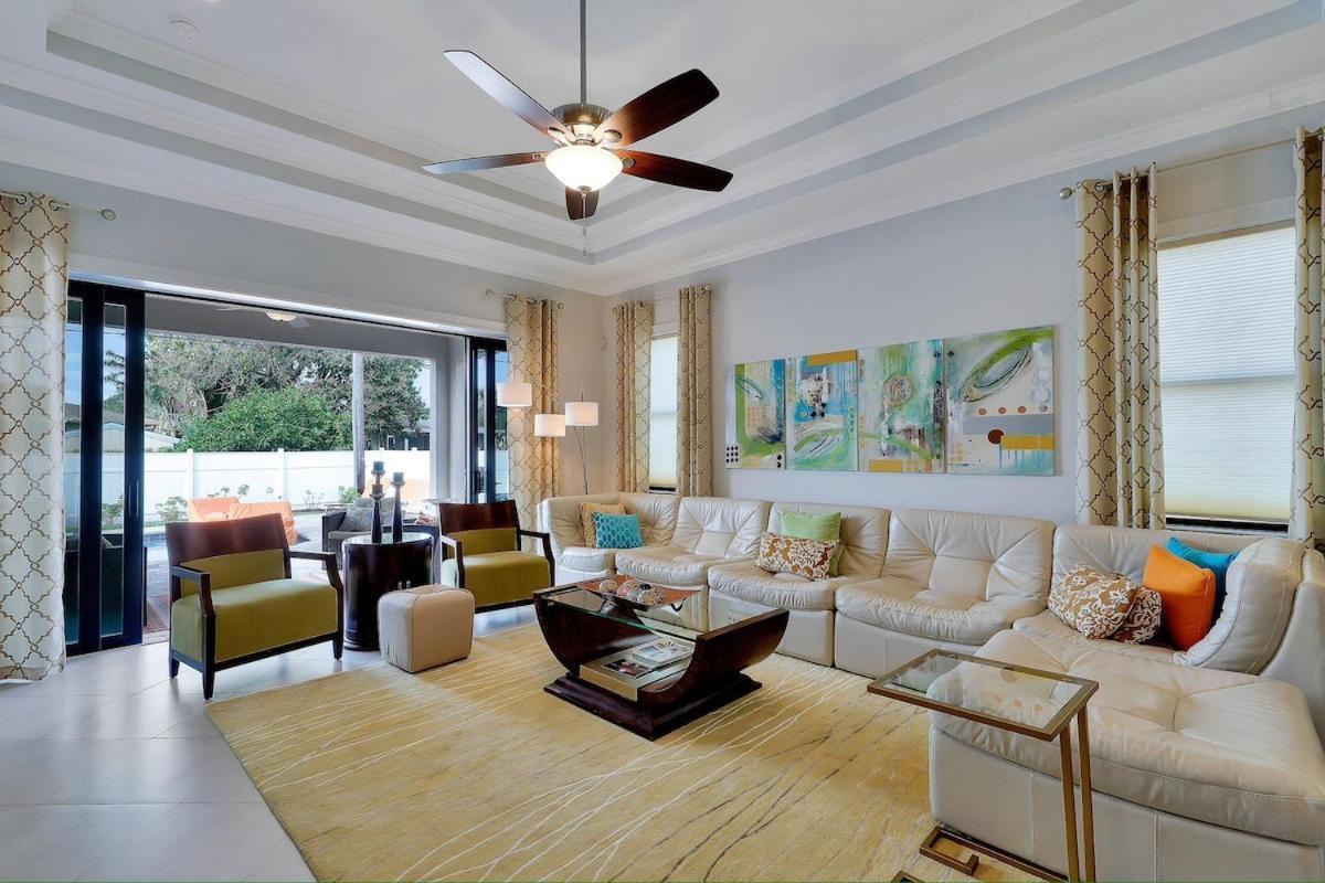 Holiday home Luxury Abounds At Vanderbilt Pool & Naples