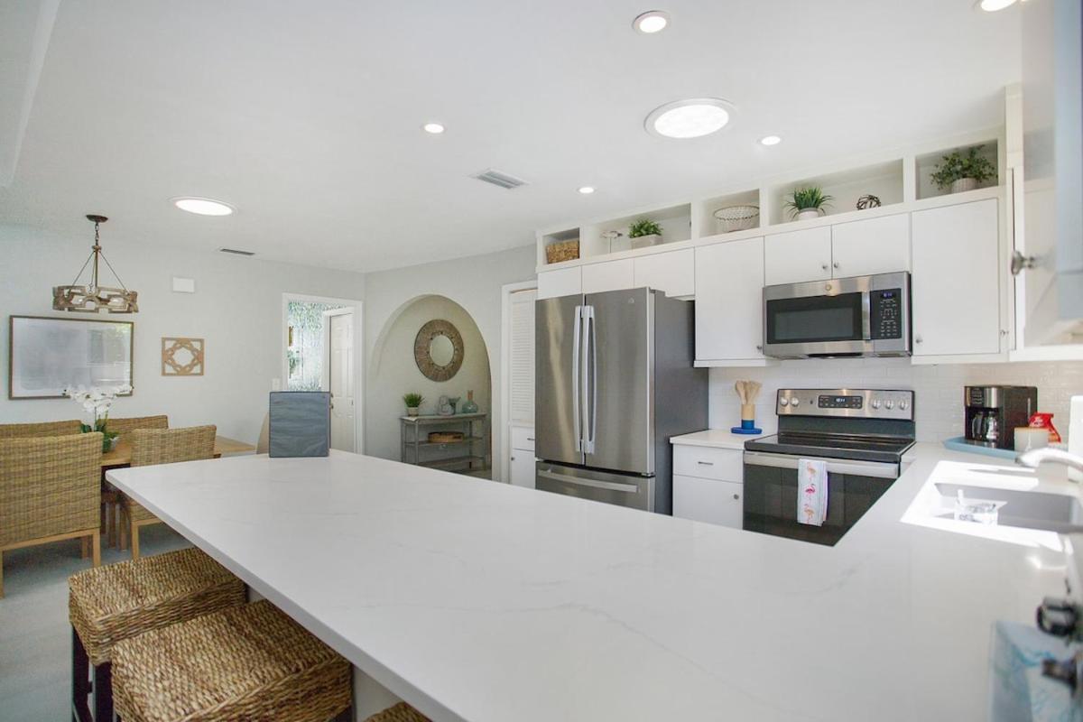 Beachy Haven 3 Bed 2bath Heated Pool Tiki Bar Sleep 6 Holiday home *