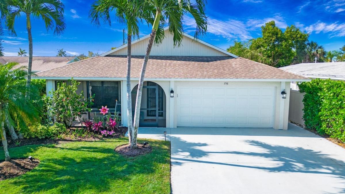Beachy Haven 3 Bed 2bath Heated Pool Tiki Bar Sleep 6 * Naples