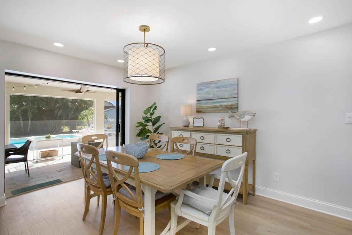 Spacious Pool Near With Backyard Oasis Holiday home Naples