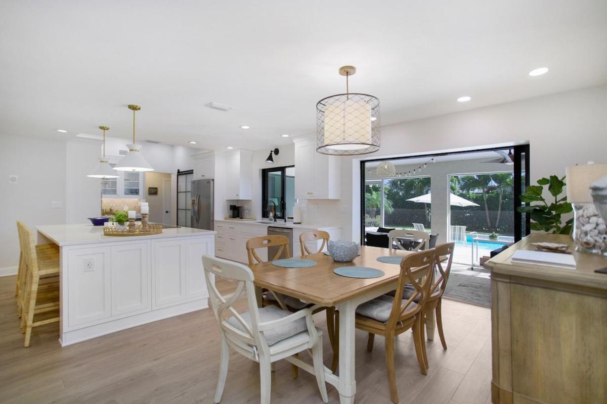 Spacious Pool Near With Backyard Oasis Holiday home Naples
