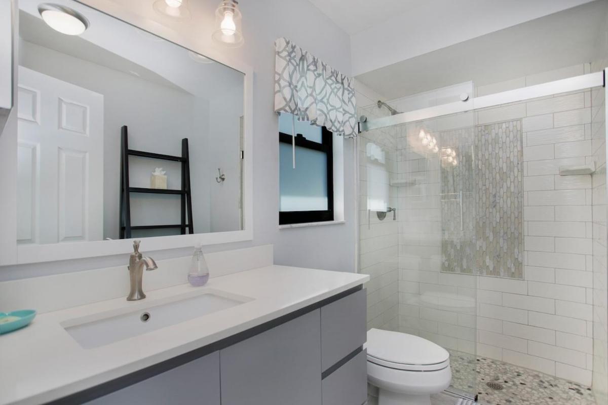 Spacious Pool Near With Backyard Oasis Holiday home Naples