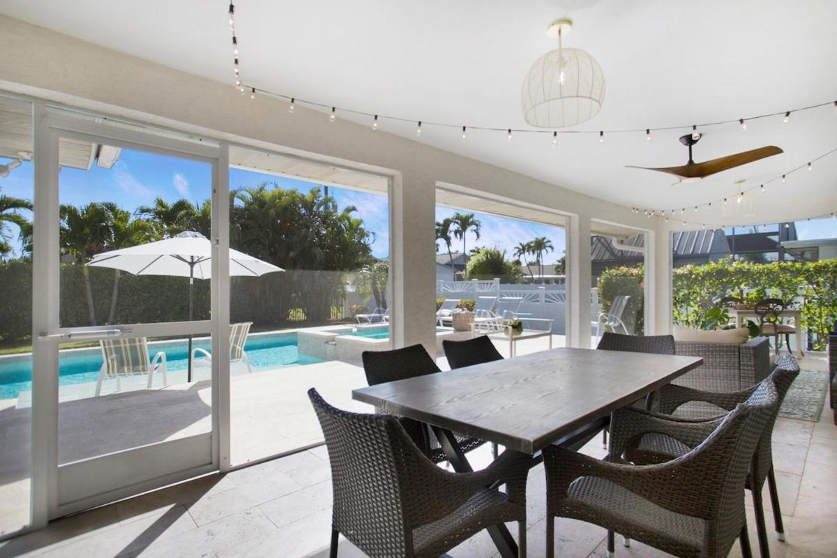 Holiday home Spacious Pool Near With Backyard Oasis Naples
