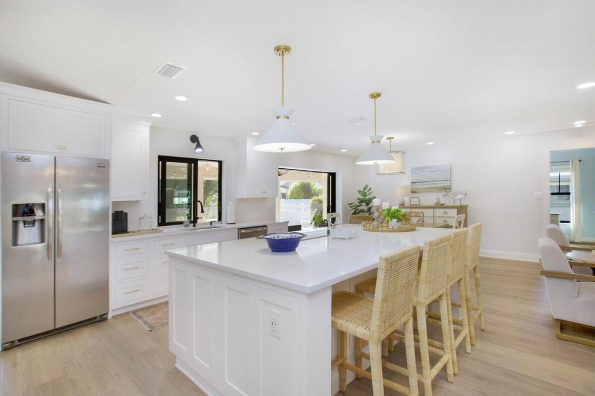 Holiday home Spacious Pool Near With Backyard Oasis Naples