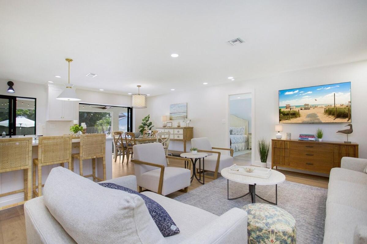 Spacious Pool Near With Backyard Oasis Holiday home Naples