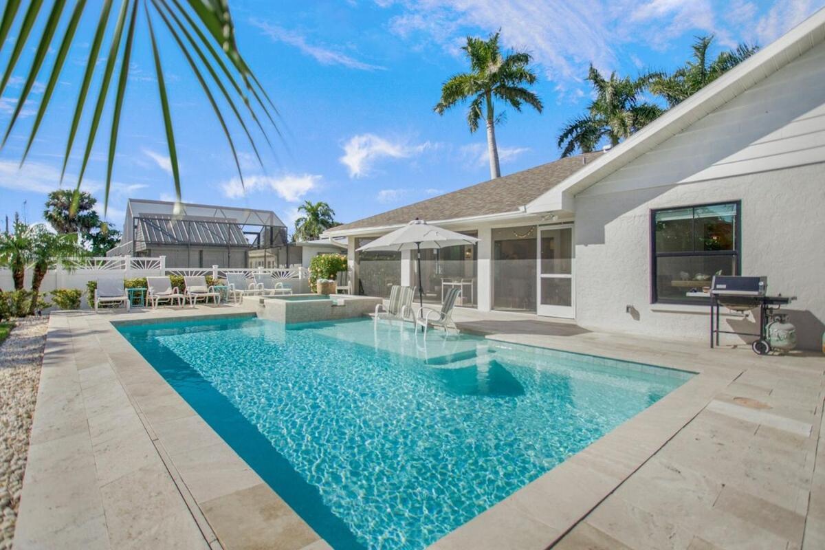 Holiday home Spacious Pool Near With Backyard Oasis Naples