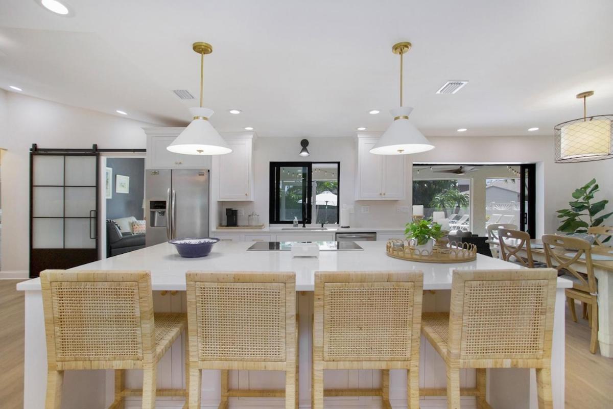 Spacious Pool Near With Backyard Oasis *
