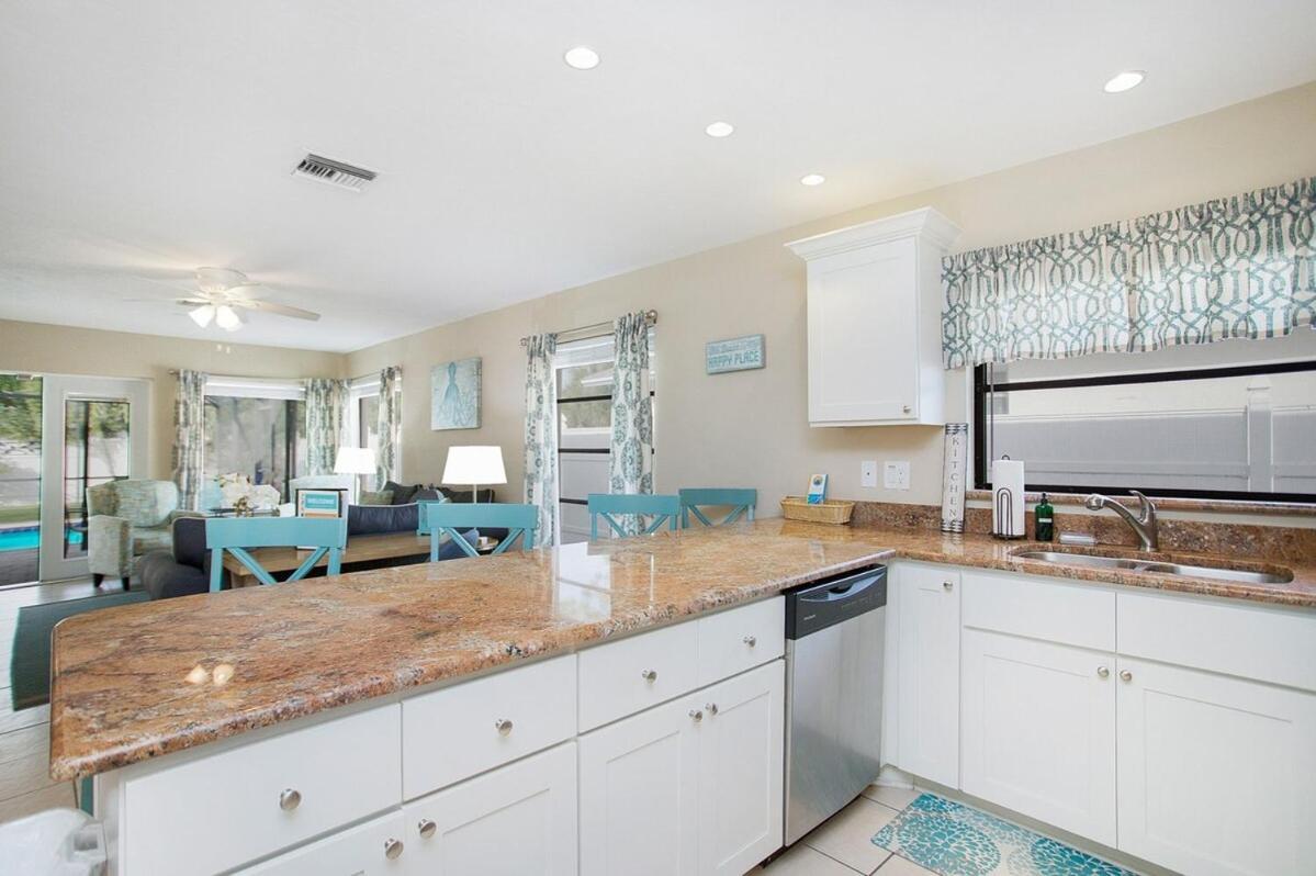 Coastal Flair-walk To Beach-heated Pool-sleeps 8 Holiday home
