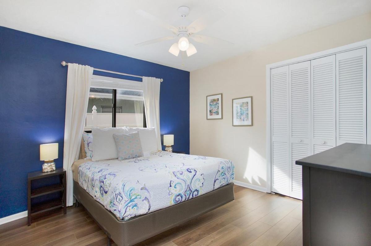 Coastal Flair-walk To Beach-heated Pool-sleeps 8 Naples