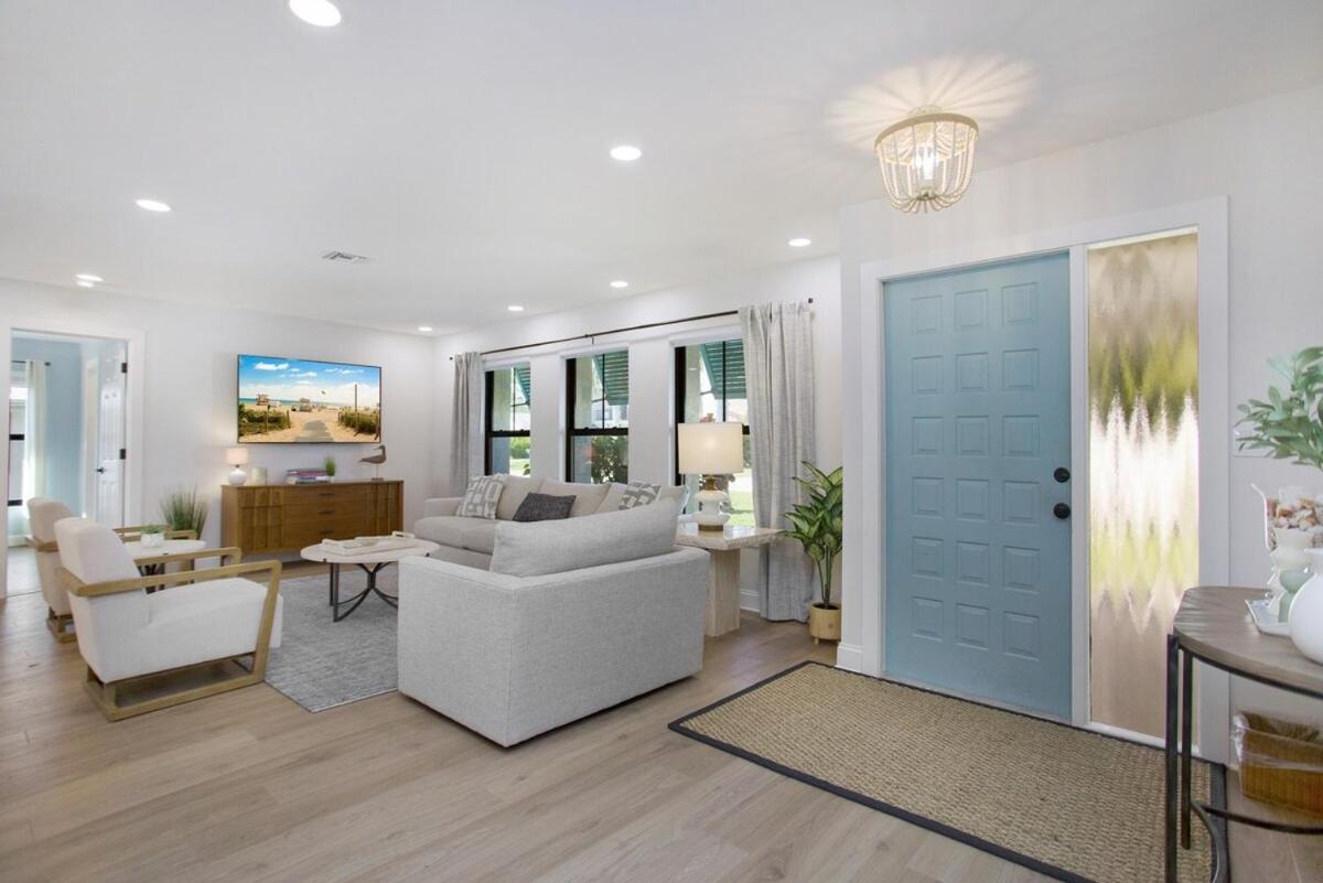 Spacious Pool Near With Backyard Oasis * Naples