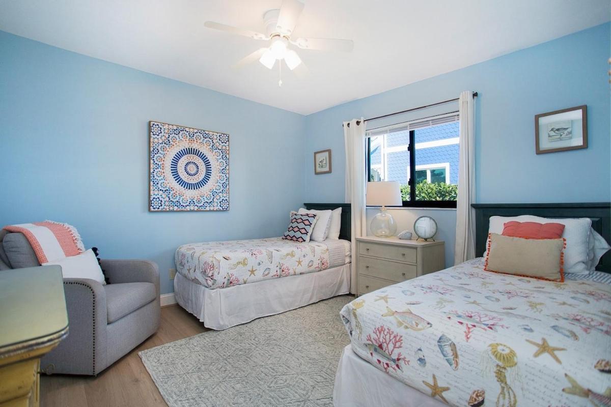 Holiday home Spacious Pool Near With Backyard Oasis *