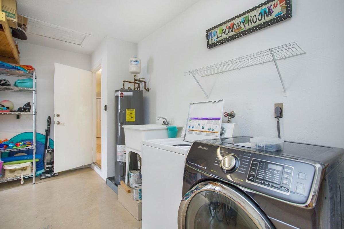Coastal Flair-walk To Beach-heated Pool-sleeps 8 Naples