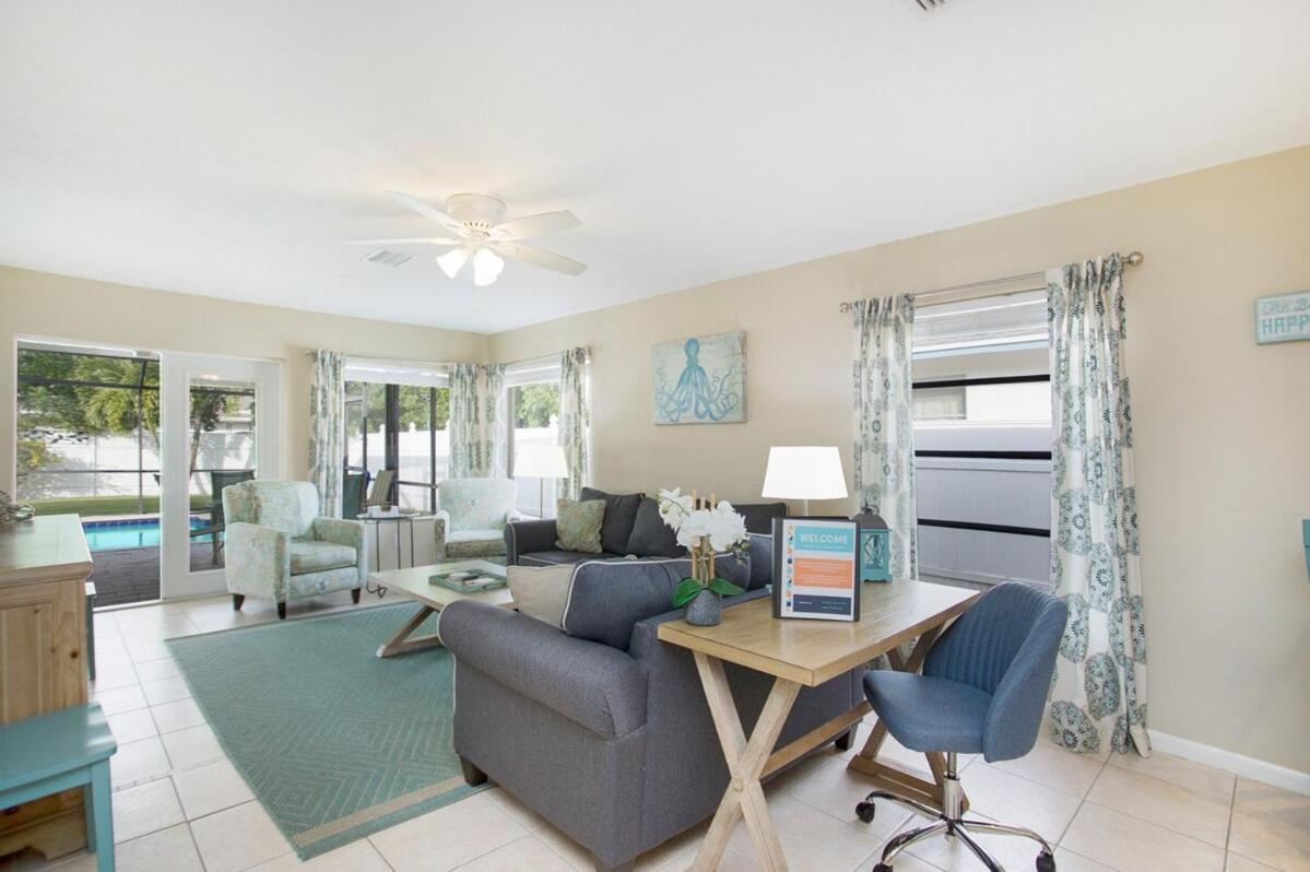 Coastal Flair-walk To Beach-heated Pool-sleeps 8 * Naples