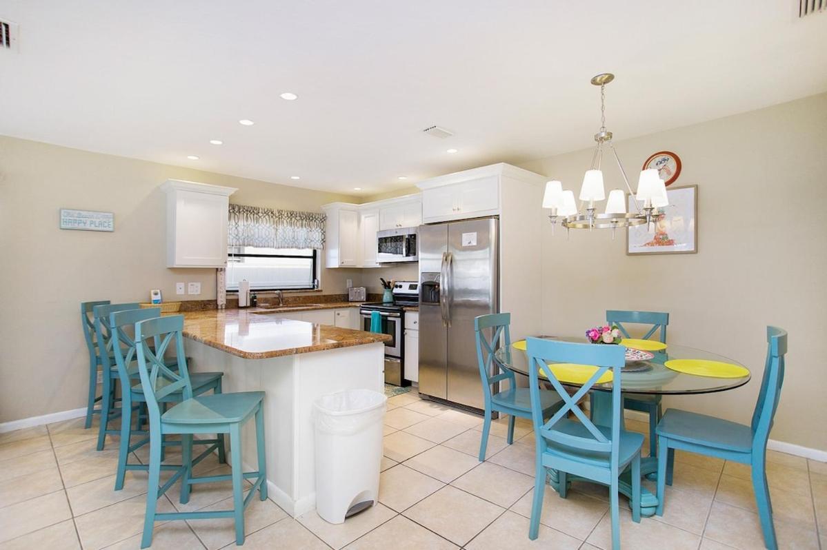 Holiday home Coastal Flair-walk To Beach-heated Pool-sleeps 8