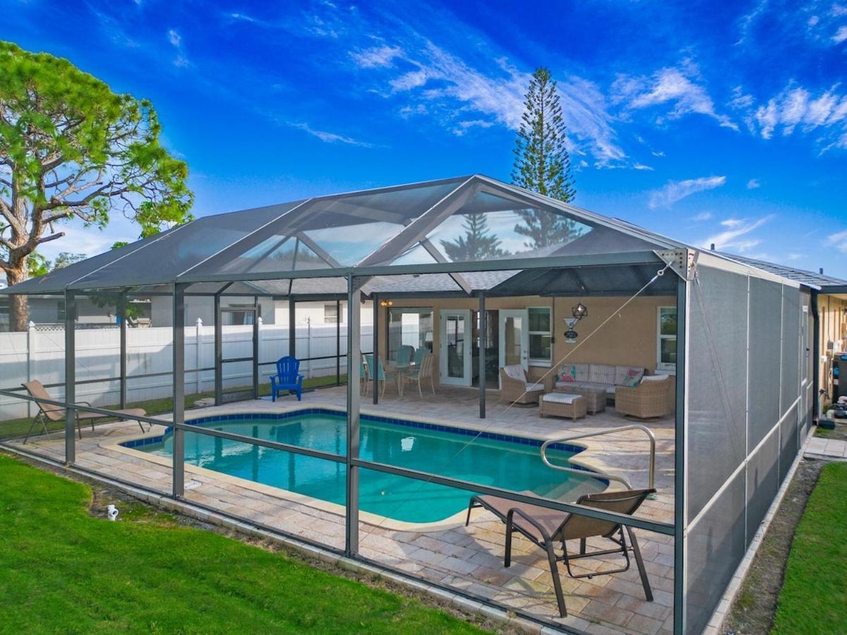 Coastal Flair-walk To Beach-heated Pool-sleeps 8 Holiday home *