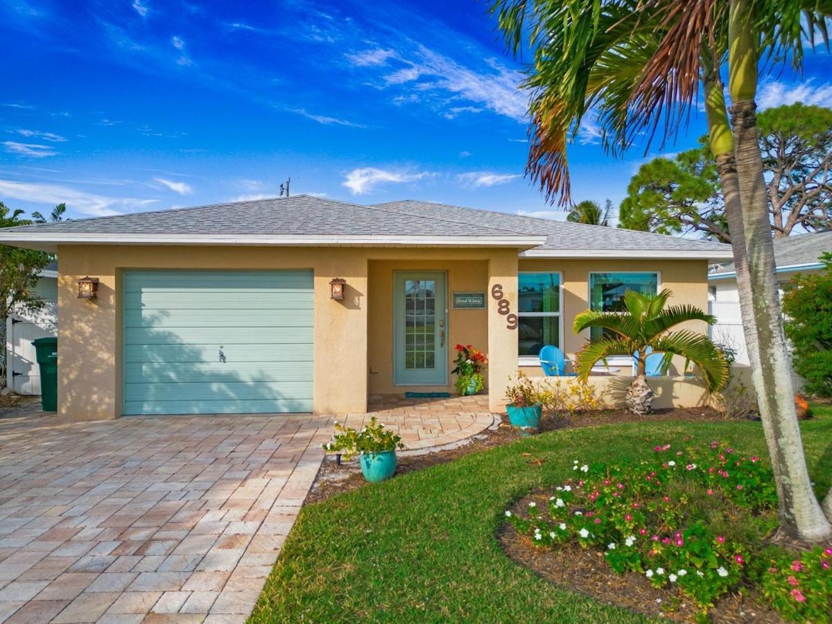 Coastal Flair-walk To Beach-heated Pool-sleeps 8 Naples