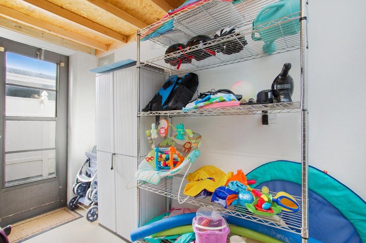Coastal Flair-walk To Beach-heated Pool-sleeps 8