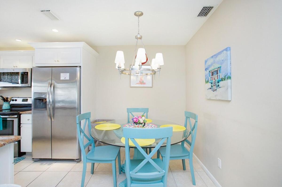 Coastal Flair-walk To Beach-heated Pool-sleeps 8 Holiday home